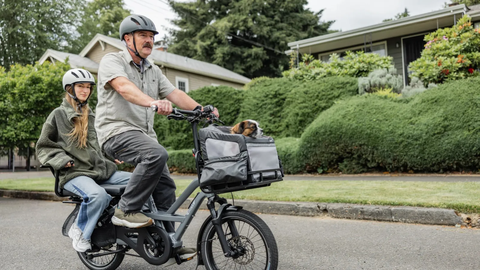 carry a passenger on tern hsd gen 3 cargo ebike