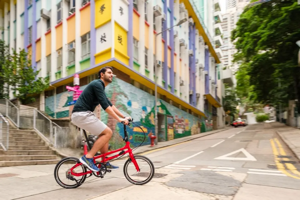Man riding in the city on a Tern BYB P10 folding bike
